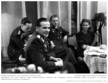 Aufnahmen aus dem Nachlass Egon Stoll-Berberichs. Hochzeit des Ehepaares Prarth, Pardubitz, 1944, vermutlich im örtlichen Offizierscasino, Personen unbekannt. NLESB_Kriegsbilder_lose_Hochzeit_Pardubitz_0001