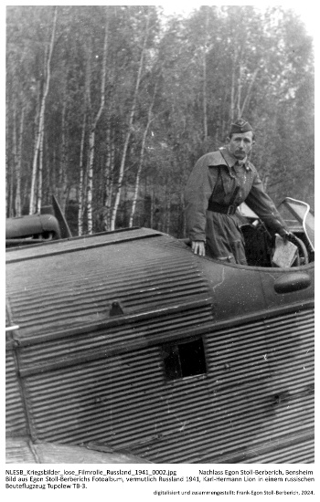 Bild aus Egon Stoll-Berberichs Fotoalbum, vermutlich Russland 1941, Karl-Hermann Lion, III./St.G. 1 in einem russischen Beuteflugzeug Tupolew TB-3. NLESB_Kriegsbilder_lose_Filmrolle_Russland_1941_0002 Bild aus Egon Stoll-Berberichs Fotoalbum, vermutlich Russland 1941, Karl-Hermann Lion, III./St.G. 1 in einem russischen Beuteflugzeug Tupolew TB-3. NLESB_Kriegsbilder_lose_Filmrolle_Russland_1941_0002