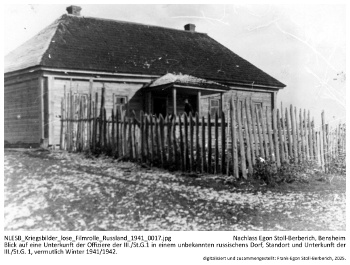 Blick auf eine Unterkunft für Offiziere der III./St.G.1 in einem unbekannten russischen Dorf, Standort und Unterkunft der III./St.G. 1, vermutlich Winter 1941/1942. NLESB_Kriegsbilder_lose_Filmrolle_Russland_1941_0017 Blick auf eine Unterkunft für Offiziere der III./St.G.1 in einem unbekannten russischen Dorf, Standort und Unterkunft der III./St.G. 1, vermutlich Winter 1941/1942. NLESB_Kriegsbilder_lose_Filmrolle_Russland_1941_0017