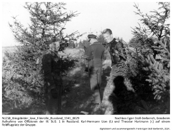 Aufnahme von Offizieren der III./St.G. 1 in Russland. Karl-Hermann Lion (l.) und Theodor Nordmann (r.) auf einem Feldflugplatz der Gruppe. NLESB_Kriegsbilder_lose_Filmrolle_Russland_1941_0029 Aufnahme von Offizieren der III./St.G. 1 in Russland. Karl-Hermann Lion (l.) und Theodor Nordmann (r.) auf einem Feldflugplatz der Gruppe. NLESB_Kriegsbilder_lose_Filmrolle_Russland_1941_0029