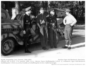 Offiziere der III./St.G. 1 im Sommer 1943. V.l.n.r.: Werner Panse (Staffelkapitän 9./St.G. 1), unbekannt, Egon Stoll-Berberich (Staffelkapitän 7./St.G.1) und Kurt Goldbruch (Staffelkapitän 8./St.G. 1)(Bild bereinigt). NLESB_Kriegsbilder_lose_Sommer_1944_0002