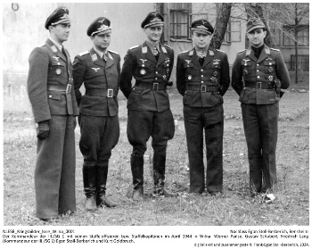 Der Kommandeur der III./SG 1 mit seinen Staffeloffizieren bzw. Staffelkapitänen im April 1944 in Wilna: Werner Panse, Gustav Schubert, Friedrich Lang (Kommandeur der III./SG 1) Egon Stoll-Berberich und Kurt Goldbruch. NLESB_Kriegsbilder_lose_Wilna_0001 Der Kommandeur der III./SG 1 mit seinen Staffeloffizieren bzw. Staffelkapitänen im April 1944 in Wilna: Werner Panse, Gustav Schubert, Friedrich Lang (Kommandeur der III./SG 1) Egon Stoll-Berberich und Kurt Goldbruch. NLESB_Kriegsbilder_lose_Wilna_0001