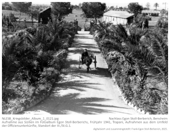 Aufnahme aus Sizilien im Fotoalbum Egon Stoll-Berberichs, Frühjahr 1941, Trapani, Aufnahmen aus dem Umfeld der Offiziersunterkünfte, Standort der III./St.G.1. NLESB_Kriegsbilder_Album1_0121