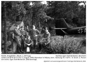 Junkers JU 87-B der 9. St.G. 2, August 1939, Mannöver in Pelzow, Anm.: Kennung T6 + A(T?) - 9. St.G.II. 2. Person von rechts: Egon Stoll-Berberich. (Bild bereinigt). NLESB_Kriegsbilder_Album1_0073.
