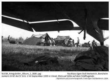 Junkers JU 87 der 9. St.G. 2 im September 1939 in Vinné. Blick auf Zelte auf dem Feldflugplatz. NLESB_Kriegsbilder_Album1_0081.