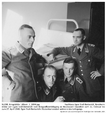 Bilder von Egon Stoll-Berberich vom Kriegsoffizierlehrgang in Neuhausen-Trausitten vom 15. Februar bis zum 27. April 1940. Egon Stoll-Berberichs Stubenkameraden während des Lehrgangs. NLESB_Kriegsbilder_Album1_0094.