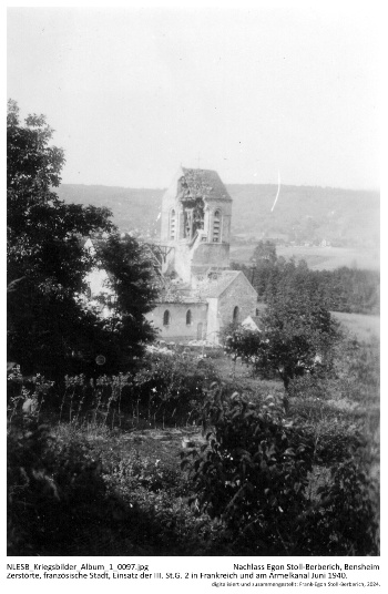 Zerstörte, französische Stadt, Einsatz der III. St.G. 2 in Frankreich und am Ärmelkanal Juni 1940. NLESB_Kriegsbilder_Album1_0097.