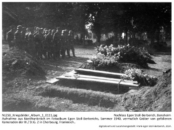 Aufnahme aus Nordfrankreich im Fotoalbum Egon Stoll-Berberichs, Sommer 1940, vermutlich Gräber von gefallenen Kameraden der III./ St.G. 2 in Cherbourg, Frankreich.  NLESB_Kriegsbilder_Album1_0111.