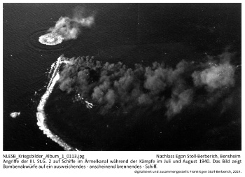 Angriffe der III. St.G. 2 auf Schiffe im Ärmelkanal während der Kämpfe im Juli und August 1940. Das Bild zeigt Bombenabwürfe auf ein ausweichendes - anscheinend brennendes - Schiff.  NLESB_Kriegsbilder_Album1_0113.