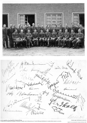 Fotografien vom Offizierslehrgang in Neuhausen-Trausitten vom 15. Februar bis zum 27. April 1940. Gruppenbild der Lehrgangsteilnehmer. Egon Stoll-Berberich vordere Reihe sitzend, 3. von rechts. NLESB_Kriegsbilder_lose_Kriegsoffizierslehrgang_0001