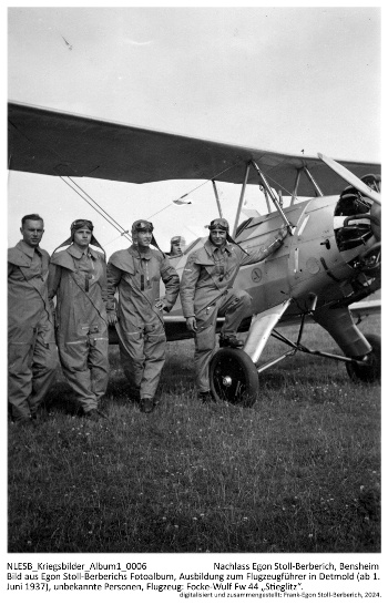 Bild aus Egon Stoll-Berberichs Fotoalbum, Ausbildung zum Flugzeugführer in Detmold (ab 1. Juni 1937), unbekannte Personen, Flugzeug: Focke-Wulf Fw 44 "Stieglitz". NLESB_Kriegsbilder_Album1_0006.