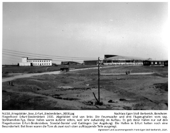 Fliegerhorst Erfurt-Bindersleben 1935. Abgebildet sind von links: Die Feuerwache und drei Flugzeughallen vom sog. Stahllamellen-Typ. Diese Hallen waren äußerst selten, weil sehr aufwändig im Aufbau. Es gab diese Hallen nur auf den Fliegerhorsten Erfurt-Bindersleben, Stendal-Borstel und Gablingen (bei Augsburg). Die Hallen in Erfurt hatten noch eine Besonderheit: Bei ihnen waren die Tore als zwei nach oben aufklappende Teile ausgelegt. NLESB_Kriegsbilder_lose_Erfurt_Bindersleben_0008