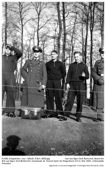 Bild aus Egon Stoll-Berberichs Fotoalbum als Torwart beim SC Fliegerhorst Erfurt, Mai 1935. Unbekannte Personen. NLESB_Kriegsbilder_lose_Fußball_Erfurt_0002