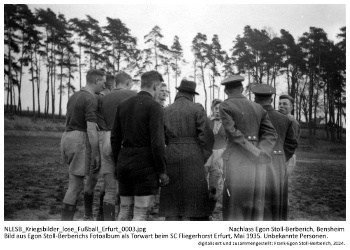 Bild aus Egon Stoll-Berberichs Fotoalbum als Torwart beim SC Fliegerhorst Erfurt, Mai 1935. Unbekannte Personen. NLESB_Kriegsbilder_lose_Fußball_Erfurt_0003
