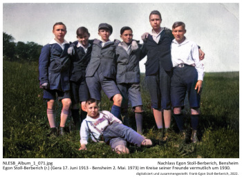Egon Stoll-Berberich (r.) (Gera 17. Juni 1913 - Bensheim 2. Mai. 1973) im Kreise seiner Freunde vermutlich um 1930. NLESB_Album_1_071 Egon Stoll-Berberich (Gera 17. Juni 1913 - Bensheim 2. Mai. 1973) im Kreise seiner Freunde vermutlich im Rahmen eines Wandertages seiner Schulklasse, um 1930. NLESB_Album_1_071