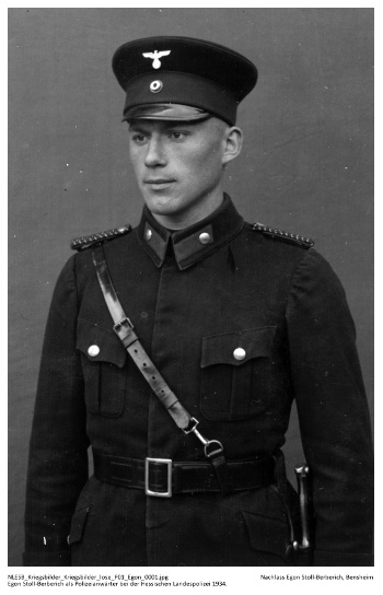 Egon Stoll-Berberich als Polizeianwärter bei der Hessischen Landespolizei 1934. NLESB_Kriegsbilder_Kriegsbilder_lose_Landespolizei_0001 Egon Stoll-Berberich als Polizeianwärter bei der Hessischen Landespolizei 1934. NLESB_Kriegsbilder_Kriegsbilder_lose_Landespolizei_0001