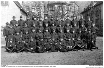 EGruppenbild der Landespolizei Hessen, Landespolizeischule Darmstadt, um 1934. NLMZ_Album_2_032 Gruppenbild der Landespolizei Hessen, Landespolizeischule Darmstadt, um 1934. NLMZ_Album_2_032