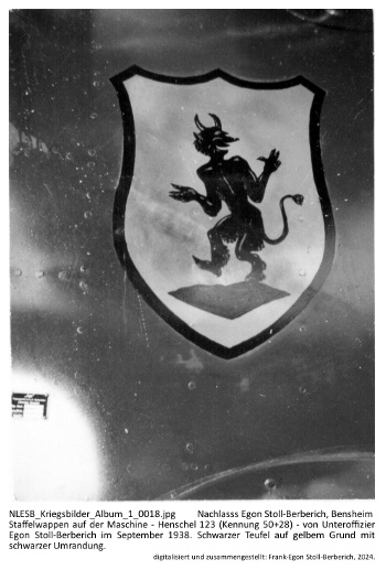 Staffelwappen auf der Maschine Henschel 123 (Kennung 50+28) von Unteroffizier Egon Stoll-Berberich im September 1938. Schwarzer Teufel auf gelbem Grund mit schwarzer Umrandung. NLESB_Kriegsbilder_Album1_0018. Staffelwappen auf der Maschine Henschel 123 (Kennung 50+28) von Unteroffizier Egon Stoll-Berberich im September 1938. Schwarzer Teufel auf gelbem Grund mit schwarzer Umrandung. NLESB_Kriegsbilder_Album1_0018.