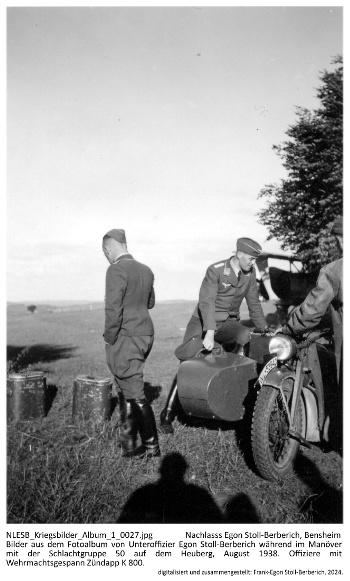 Bilder aus dem Fotoalbum von Unteroffizier Egon Stoll-Berberich während im Manöver mit der Schlachtgruppe 50 auf dem Heuberg, August 1938. Offiziere mit Wehrmachtsgespann Zündapp K 800. NLESB_Kriegsbilder_Album1_0027. Bilder aus dem Fotoalbum von Unteroffizier Egon Stoll-Berberich während im Manöver mit der Schlachtgruppe 50 auf dem Heuberg, August 1938. Offiziere mit Wehrmachtsgespann Zündapp K 800. NLESB_Kriegsbilder_Album1_0027.