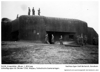 Schlachtgruppe 50, Oktober 1938, Troppau, Tschechische Bunkeranlagen. NLESB_Kriegsbilder_Album1_0053. Schlachtgruppe 50, Oktober 1938, Troppau, Tschechische Bunkeranlagen. NLESB_Kriegsbilder_Album1_0053.
