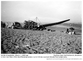 II./St.G. 163, März 1939, Bruchlandung Junkers Ju 52 3 M des Leutnant Mosdorf bei Langensalza. NLESB_Kriegsbilder_Album1_0065. II./St.G. 163, März 1939, Bruchlandung Junkers Ju 52 3 M des Leutnant Mosdorf bei Langensalza. NLESB_Kriegsbilder_Album1_0065.