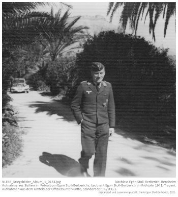 Aufnahme aus Sizilien im Fotoalbum Egon Stoll-Berberichs, Leutnant Egon Stoll-Berberich im Frühjahr 1941, Trapani, Aufnahmen aus dem Umfeld der Offiziersunterkünfte, Standort der III./St.G.1. NLESB_Kriegsbilder_Album1_0133
